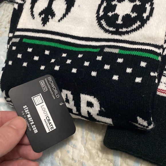 Star Wars Scarf and touque  - Smugglers Bounty - new - Picture 5 of 6